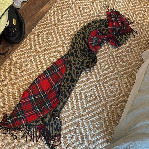 Reversible scarf plaid and leopard print - Picture 4 of 5